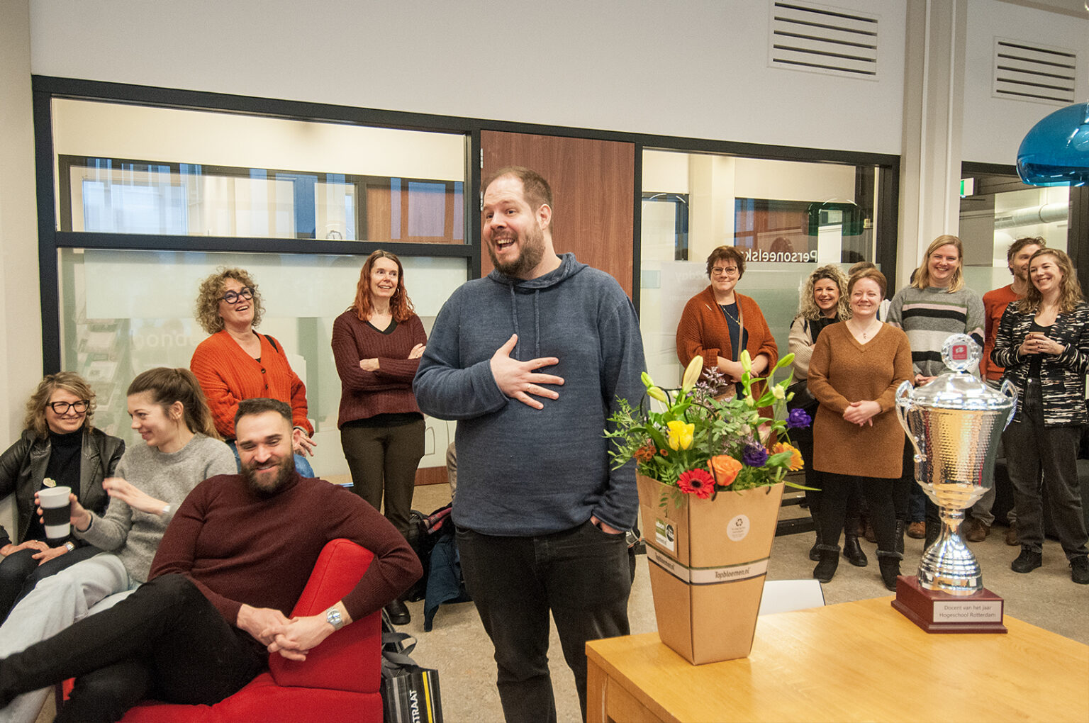 Docent Van Het Jaar Robert Mol Verlaat Onderwijs Mede Door Hoge ...