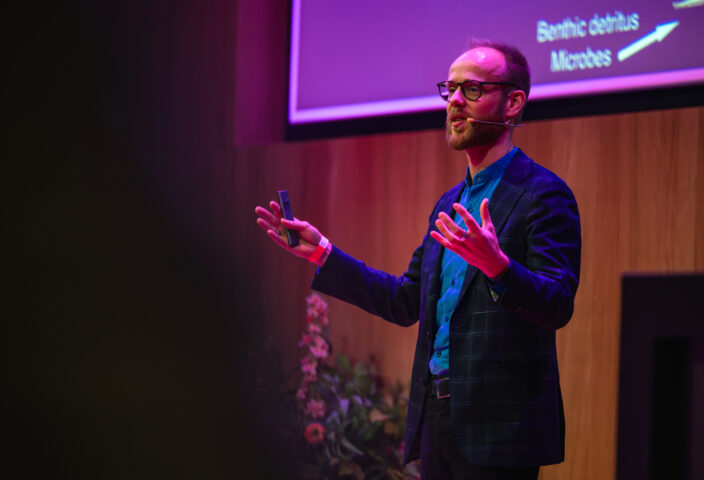 Keynote-spreker Thijs Pepping opent de HR AI-seminardag