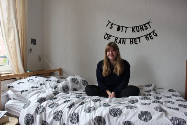 Kamers kijken, foto van Amy op haar bed