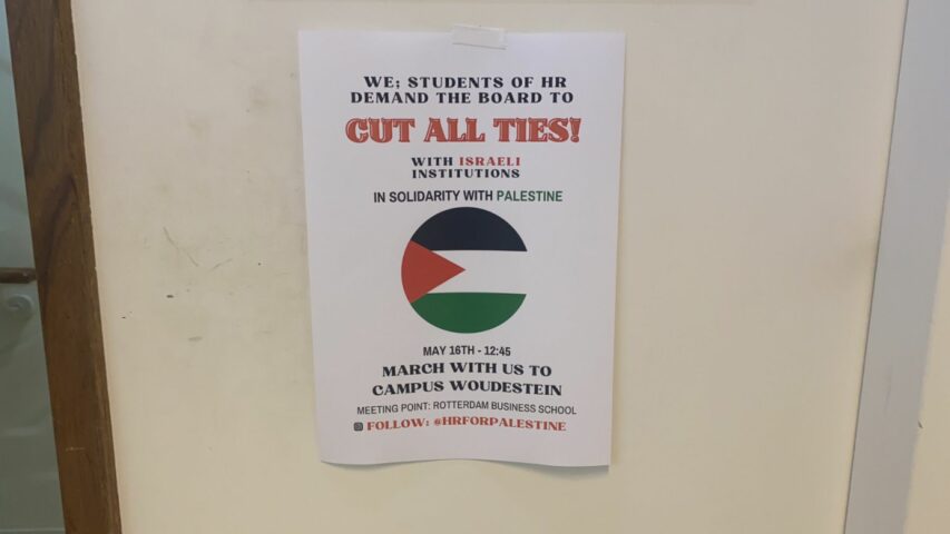 Flyer die oproept deel te nemen aan het protest