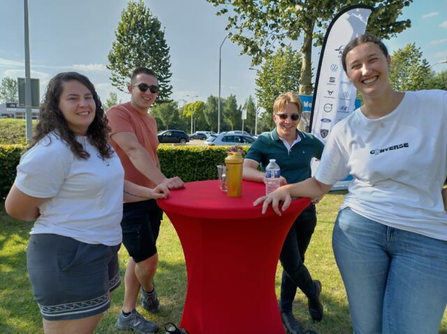 Emmelie, Guus, Roel en Raylin bij de intro in Dordrecht