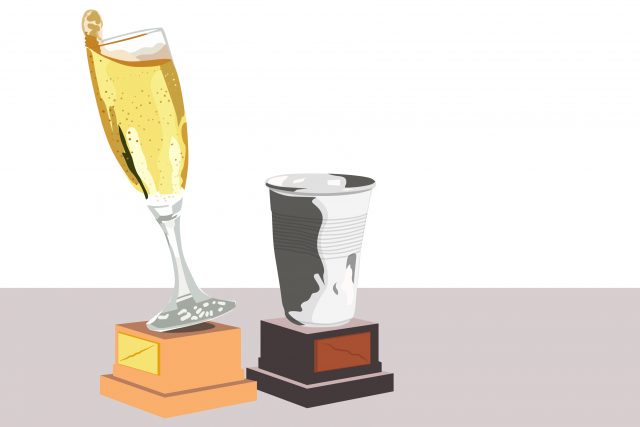 Illustratie van twee trofeën, de eerste is een champagneglas, de tweede een plastic bekertje.