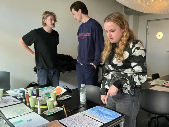 Studenten in de schilder workshop