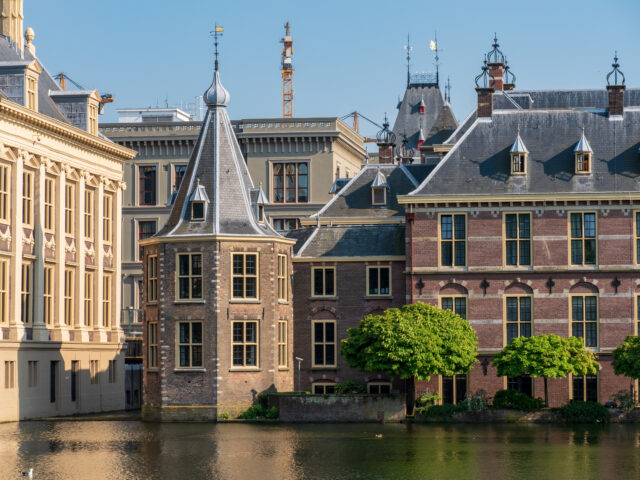Binnenhof Den Haag met het torentje van de premier