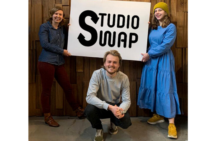 Foto van Naomi, Ramon en Mara met het logo van Studio Swap